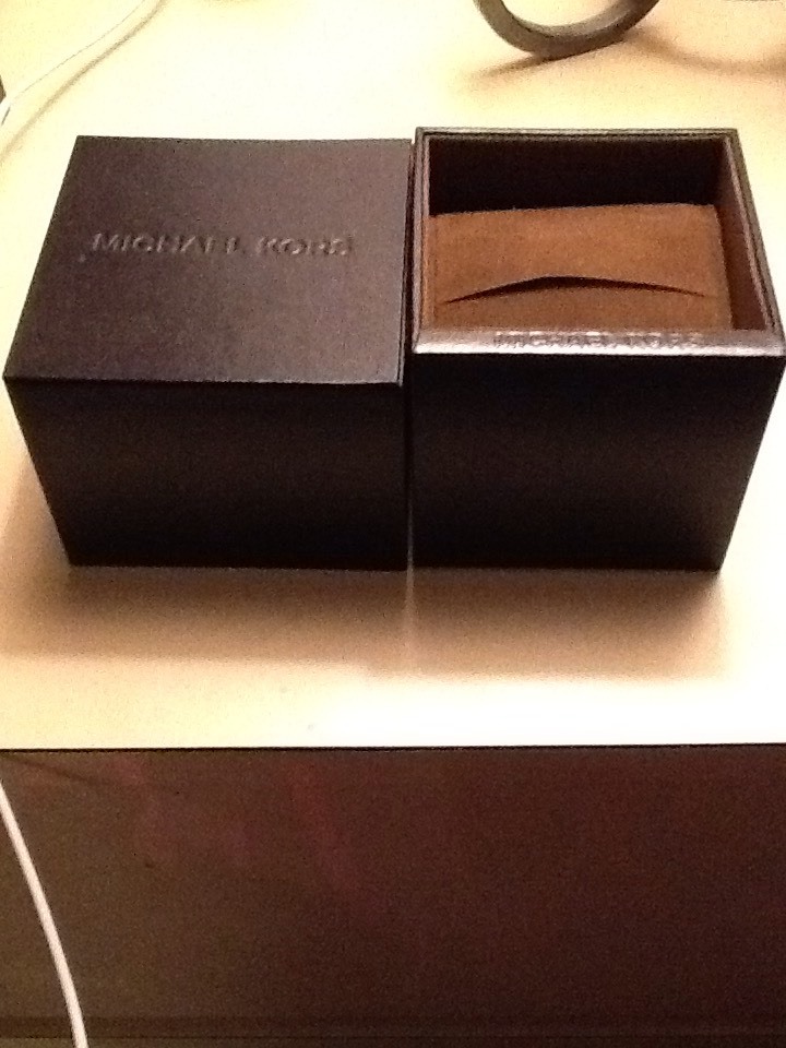 Michael Kors Authentic Watch Box With Pillow | eBay display picture 2