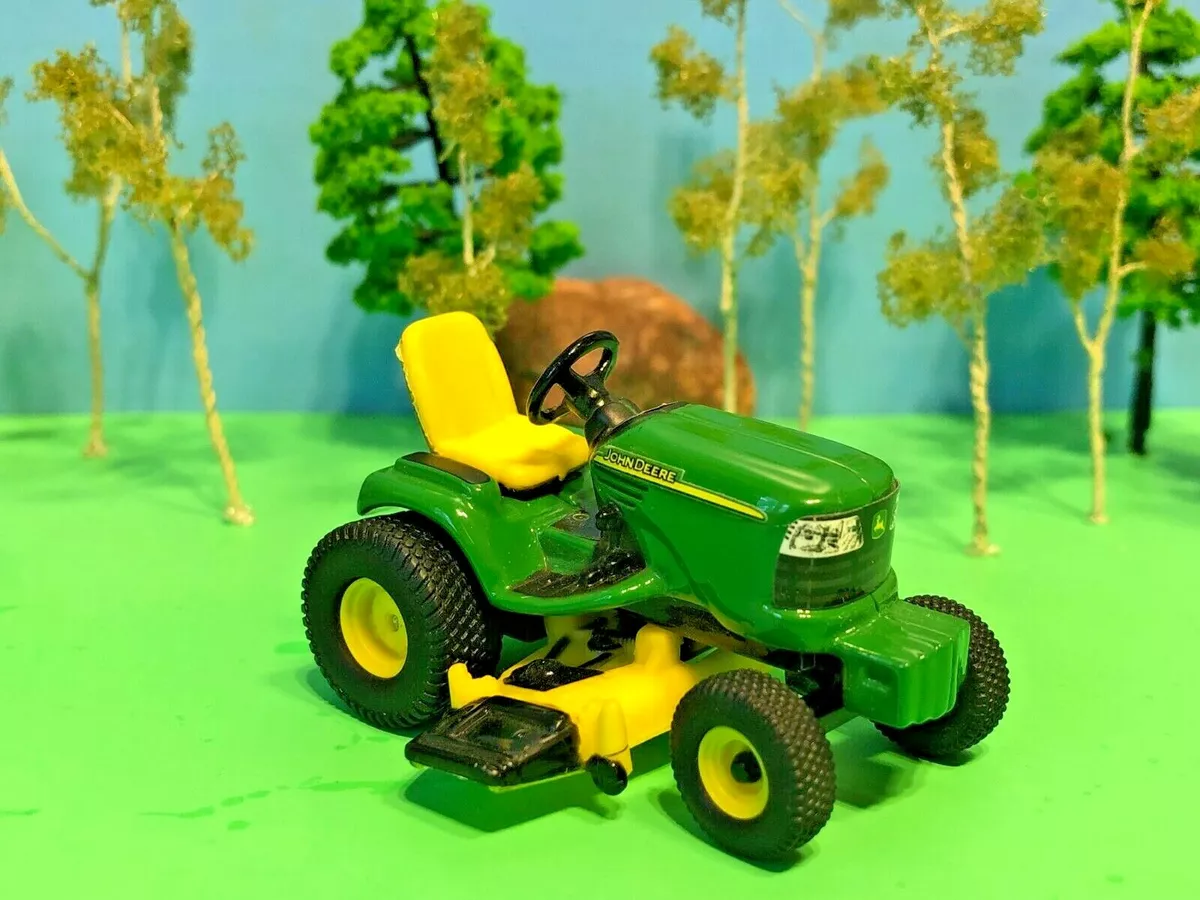 John Deere Very Cool Riding Tractor With Lawn Mower Deck ERTL Quality 1 32