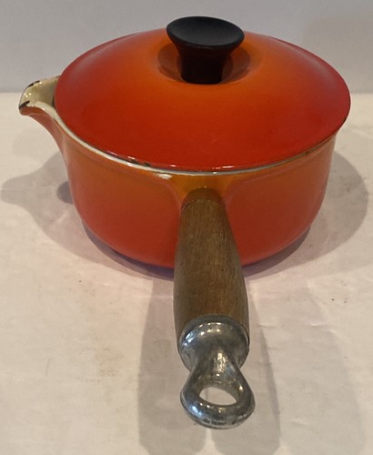 Le Creuset Saucepan Side Pour Spout With Lid Orange #14 France Wood Handle Spout - Picture 4 of 12