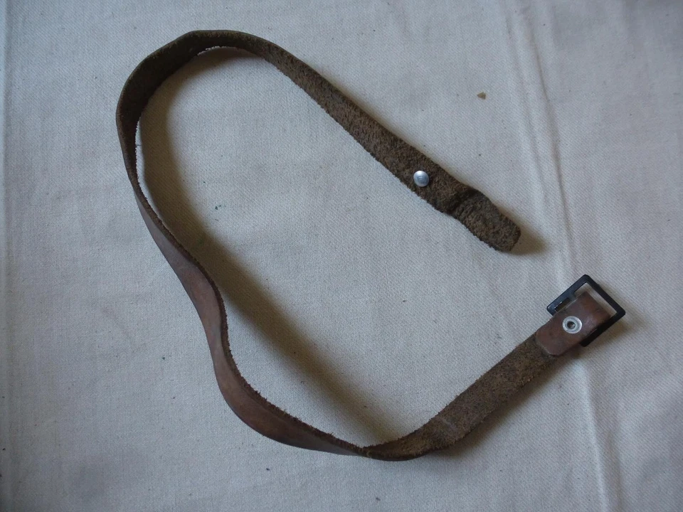 Jugulaire cuir fauve casque Adrian modèle 1926 Poilu mai juin 1940 - Photo 3/3