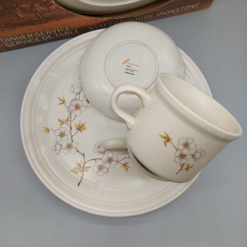 Vintage 30 Piece Cartwrights of England, Grindley of Stoke, Dinnerware Set - Picture 4 of 7