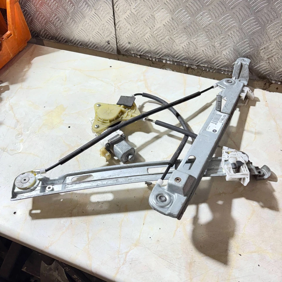 JEEP PATRIOT FRONT LEFT  DOOR WINDOW REGULATOR & MOTOR 2007-2011 05291799AA, - Image 3 of 4