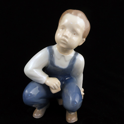 BOY ON BOOK Bing & Grondahl NEW NEVER SOLD Porcelain 4.5 tall #2402 Made Denmark - Picture 1 of 5
