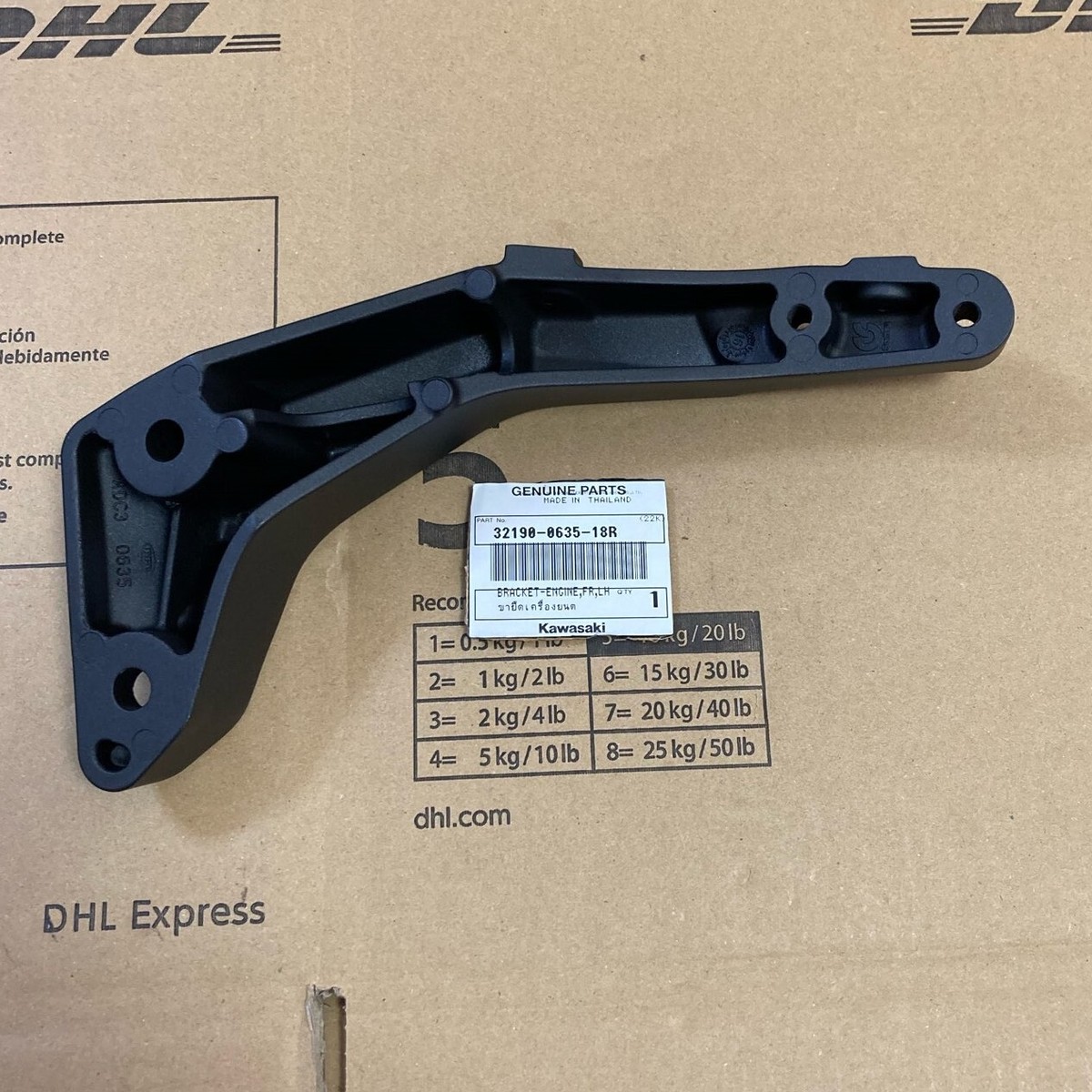 NEW】Kawasaki Genuine 2011-2016 Z800 BRACKET ENGINE FR LH 32190