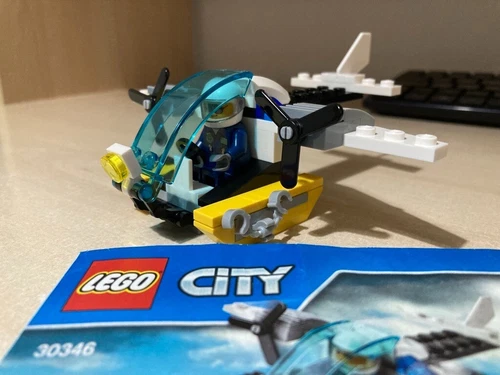 #1 LEGO CITY : Lot d'hélicoptères Prison Island 30346