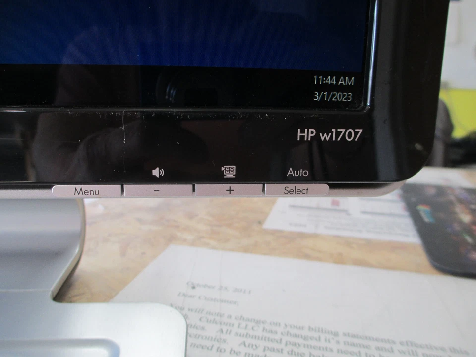 HP W1707 LCD Monitor 17" inch With Built in Speakers - Image 2 of 4