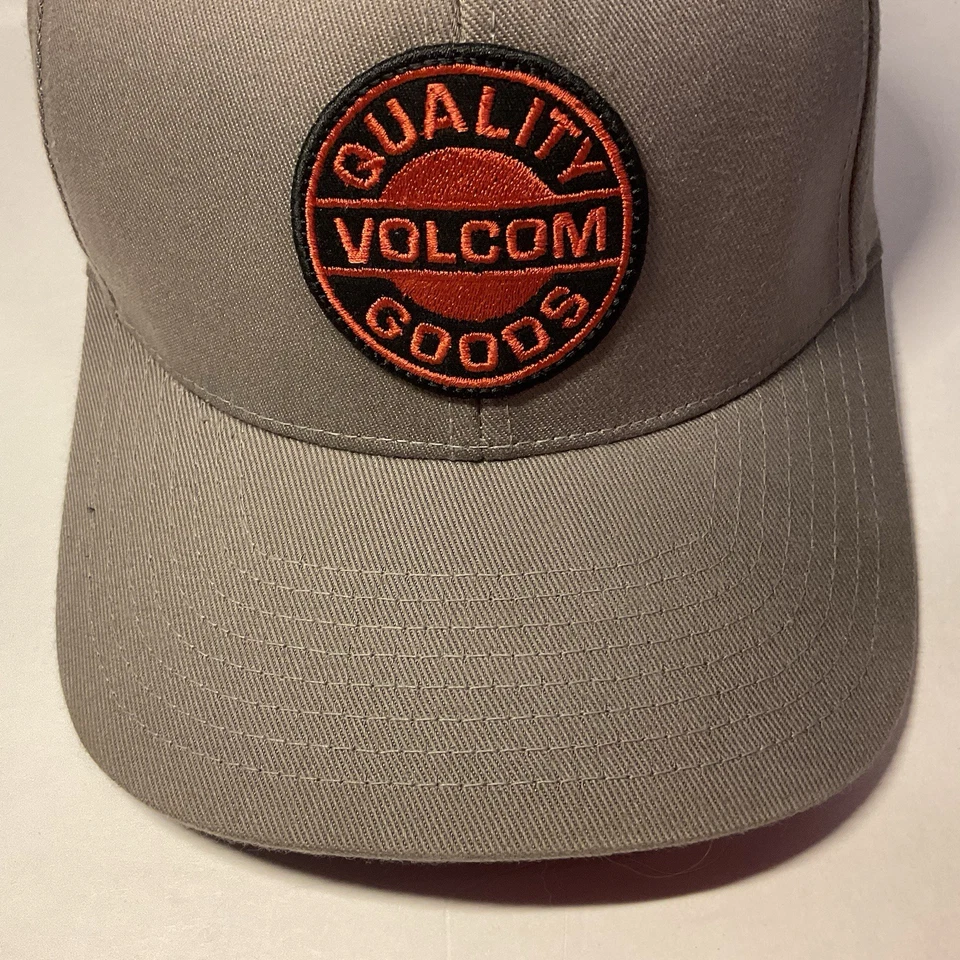 VOLCOM QUALITY GOOD FITTED L/XL MEDIUM GRAY CAP/HAT VERY NICE CAP. - Image 3 of 4