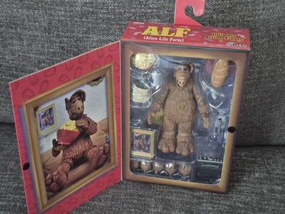 ALF Ultimate Action Figure with Accessories & Interchangeable Hands Collectible