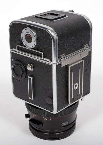 Hasselblad *503CX camera w/ T* Planar 80mm F2.8 CF lens + A12* Back + WLF #0551 - Picture 9 of 11