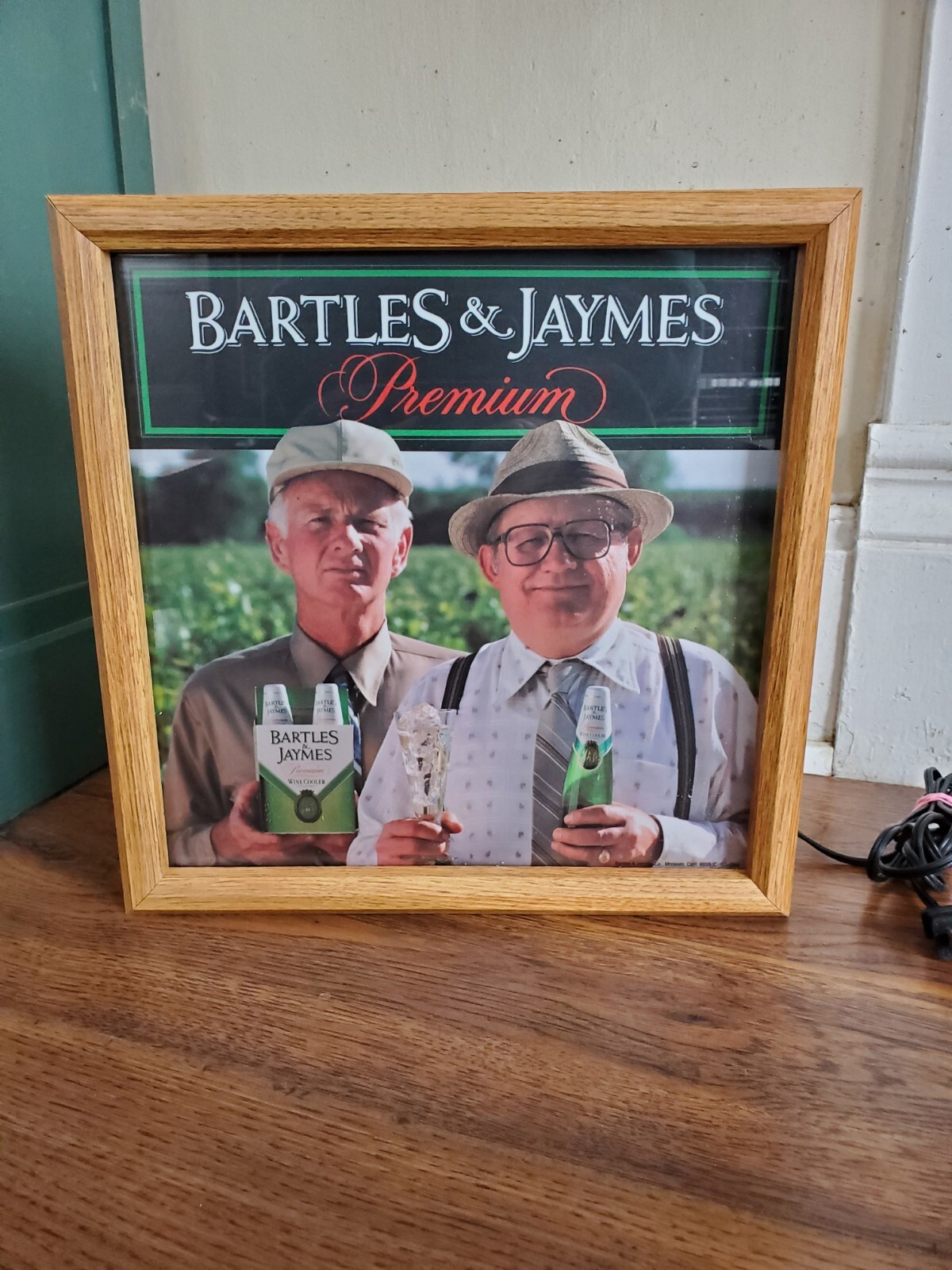 Vintage Bartles & Jaymes Wine Cooler Lighted Sign Bar Display Wooden Case