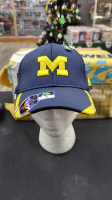 NWT NCAA MICHIGAN WOLVERINES LOGO FLEX FIT CAP HAT ADIDAS S-M L-XL