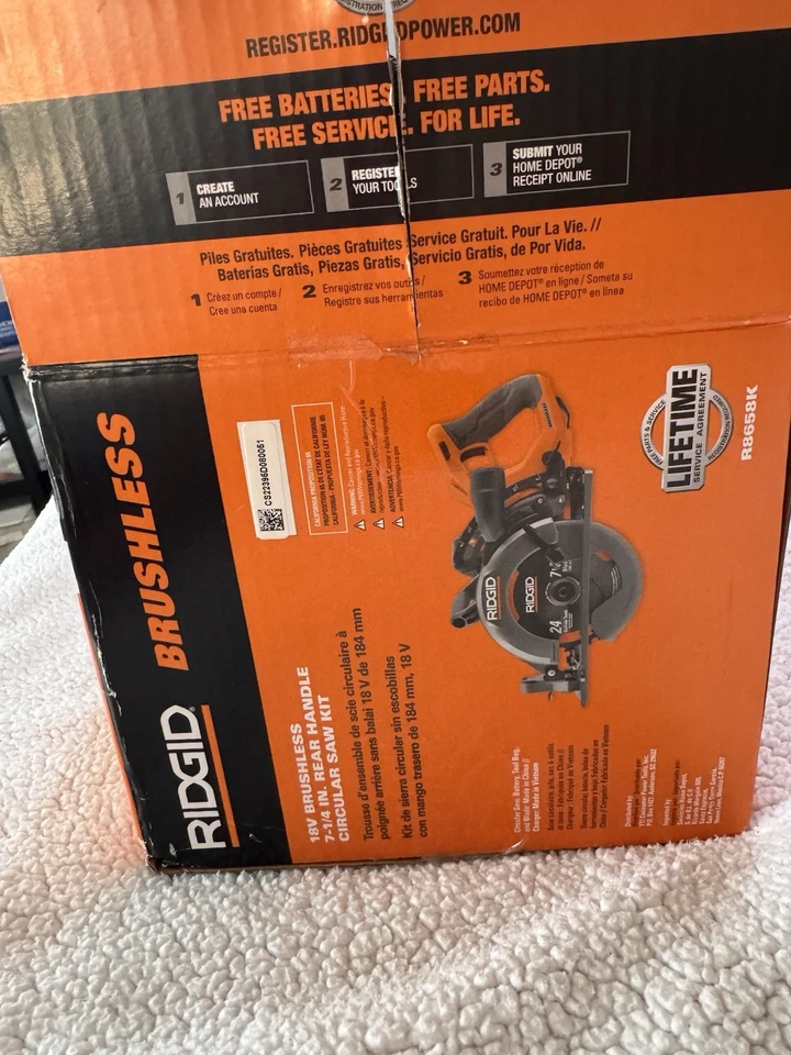 RIDGID 18V Brushless Rear Handle Circular Saw Kit 7-1/4" Cordless  R8658K 8 Ah - Image 2 of 4