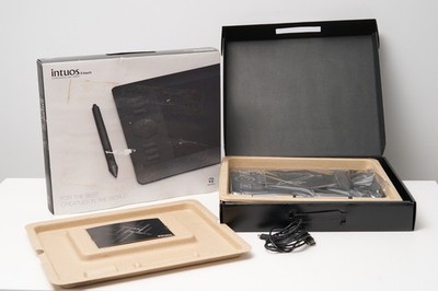 Wacom Grafiktablett Small Intuos 5 Touch PTH450 + Wireless Modul + Neu im Karton