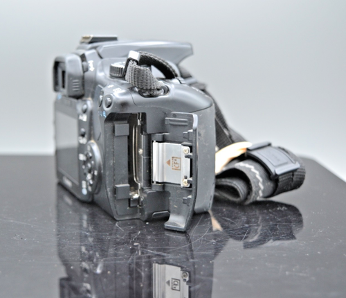 Canon EOS Rebel XTi 10.1MP Digital SLR Camera Body Only - Picture 4 of 7