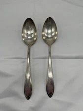 Flatware WM Rogers MFG Co AA 2 Serving Spoons