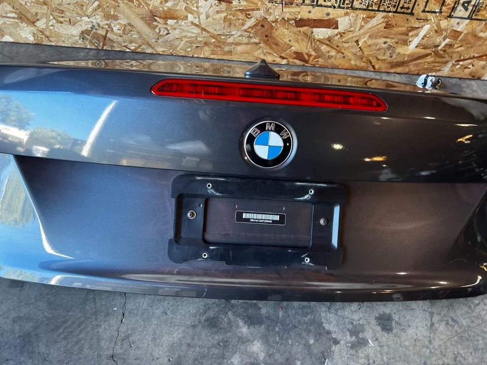 ПАНЕЛЬ КРЫШКИ ЗАДНЕГО БАГАЖНИКА BMW 2014-2020 F23 В СБОРЕ МИНЕРАЛЬНО-СЕРАЯ МЕТАЛЛИЧЕСКАЯ ОТ ОРИГИНАЛЬНОГО ПРОИЗВОДИТЕЛЯ 27K - Изображение 4 из 4