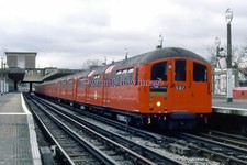 pu3199 - London Underground - Lt 1938 Tube Stock, at Northfields - print 6x4
