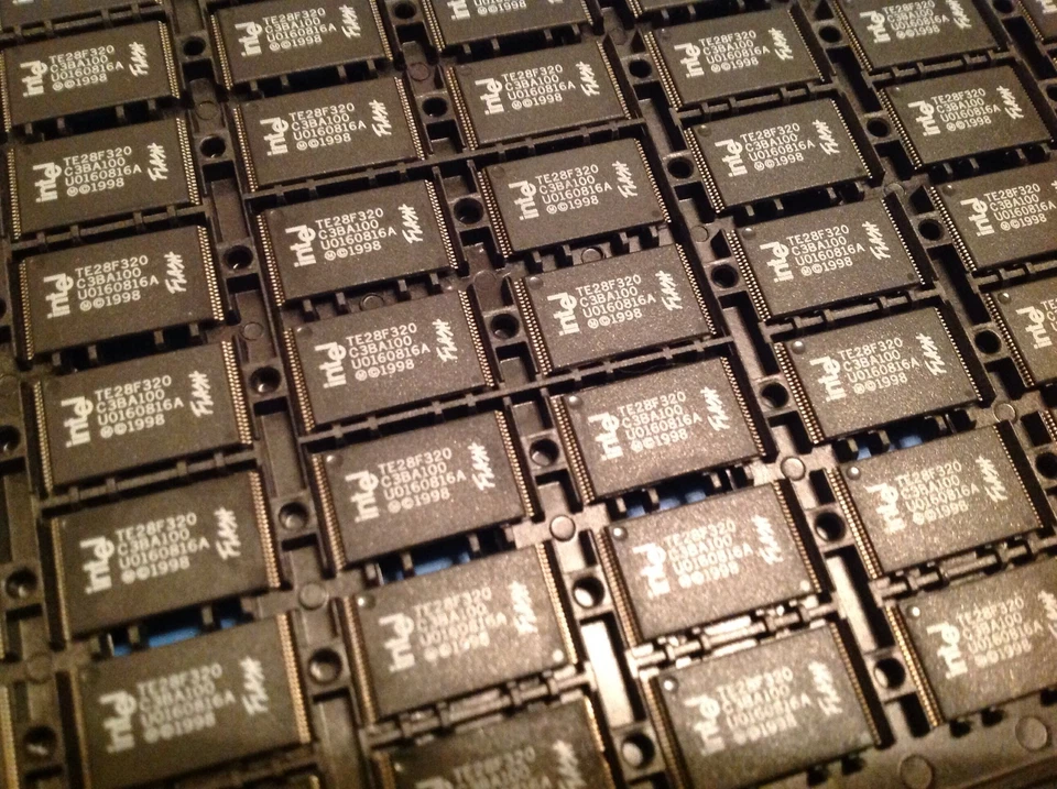 TE28F320C3BA100 INTEL NOR Flash 2M x 16, 48-Pin Plastic TSSOP, NOS (X1PC) U.S.A. - Image 3 of 4