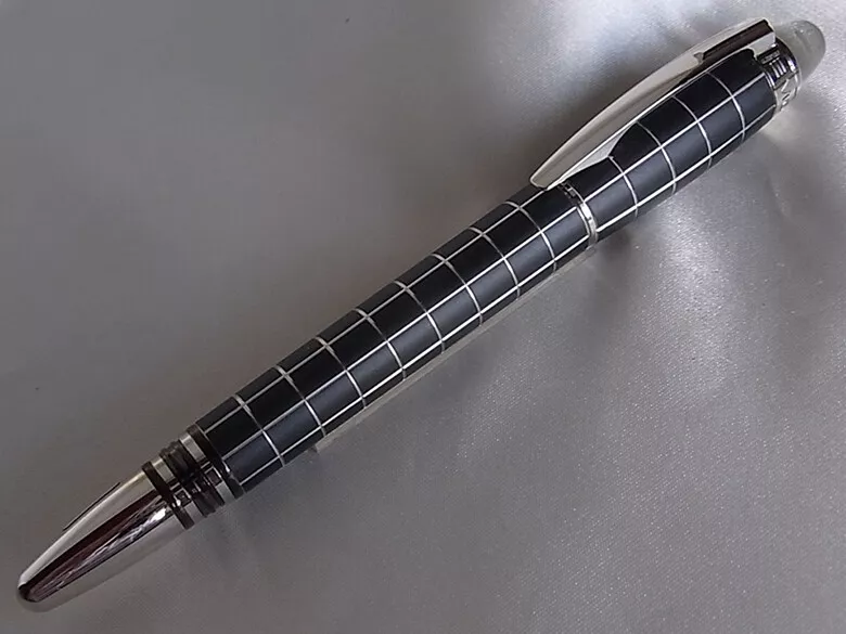 Montblanc Rubber Starwalker Grid Fountain Pen - Chatterley