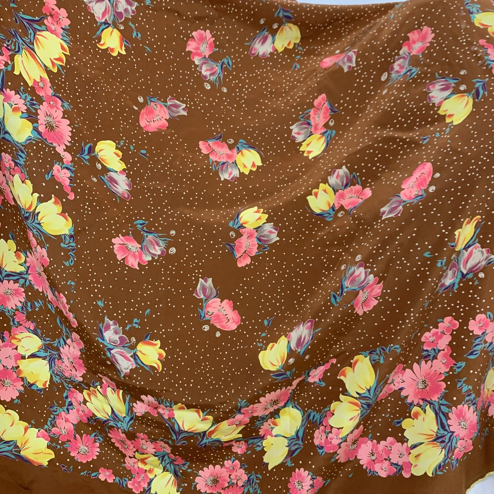 Foulard en soie GUCCI FLORAL MARRON ROULÉ MAIN CARRÉ 34/33 en #A70