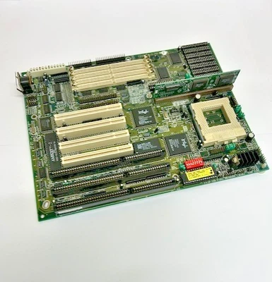 TMC 586 PCI54IT-1 3 x ISA, 4 x PCI Ver .20 Vintage Socket 7 Motherboard - Image 1 of 4