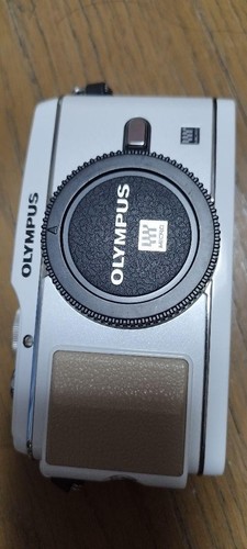 Olympus E-P3 Body Set White - Picture 2 of 6