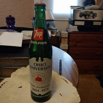 Ohio University 175 Years Commemorative 7up Bottle 1804-1979  un opened