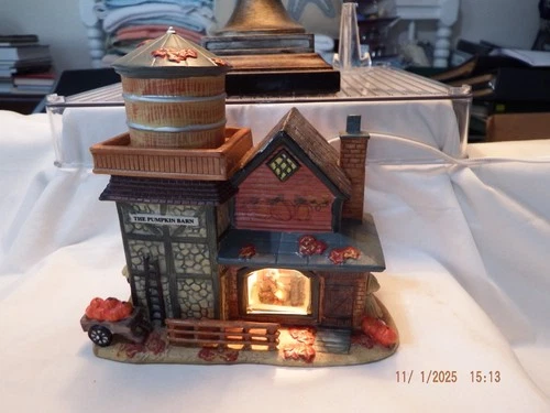 Vintage L.R. The Pumpkin Barn Lighted Christmas Village-C040