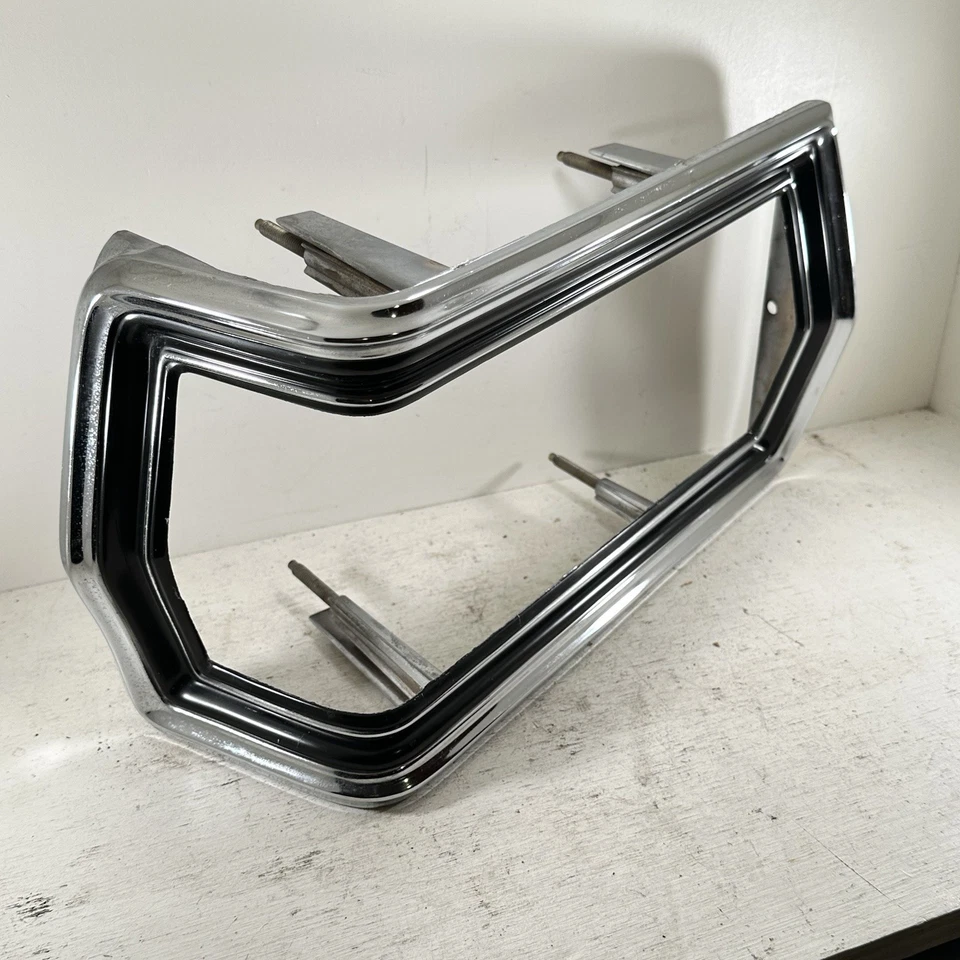 New OEM D4OZ13404G Ford 1974-76 Elite Torino Cougar RH Tail Light Chrome Bezel - Image 4 of 4