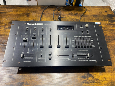 Numark DM1675 高性能4ch サンプラー搭載 DJミキサー 現状品・通電確認済】Numark DM1635 高性能 4ch DJミキサー - メルカリ