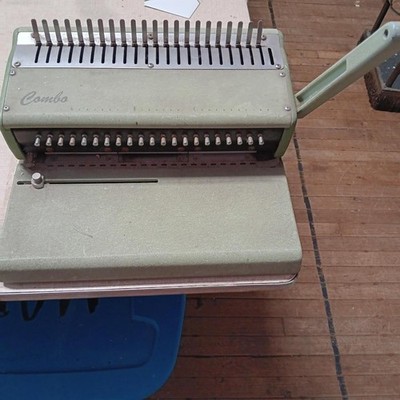 GBC CombBind C150 Heavy Duty Comb Binding Machine   Very good condition
