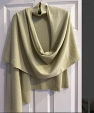 Neiman Marcus 100% Cashmere Pale Green T-neck Sleeveless Shell And Wrap Shawl