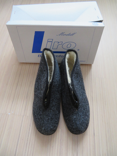 Bequemform ~ Modell: Liro ~ Senioren Hausschuhe mit Reißverschluss ~ Gr. 41 ~NEU