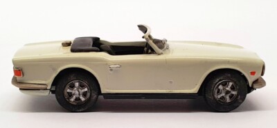 特価 Provence Moulage (1/43) トライアンフ TR6 特価 Provence Moulage (1/43) トライアンフ TR6