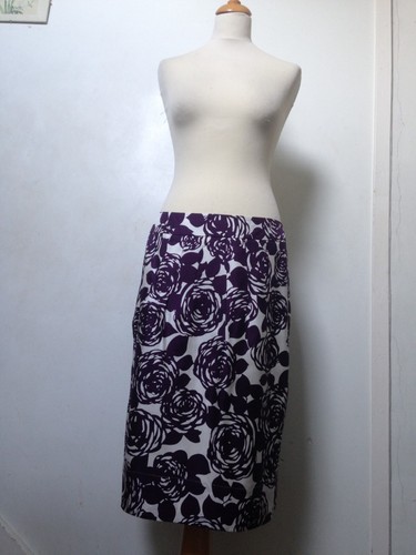 Boden 100% silk pencil skirt 12L lined ivory and aubergine-purple floral - Picture 3 of 13