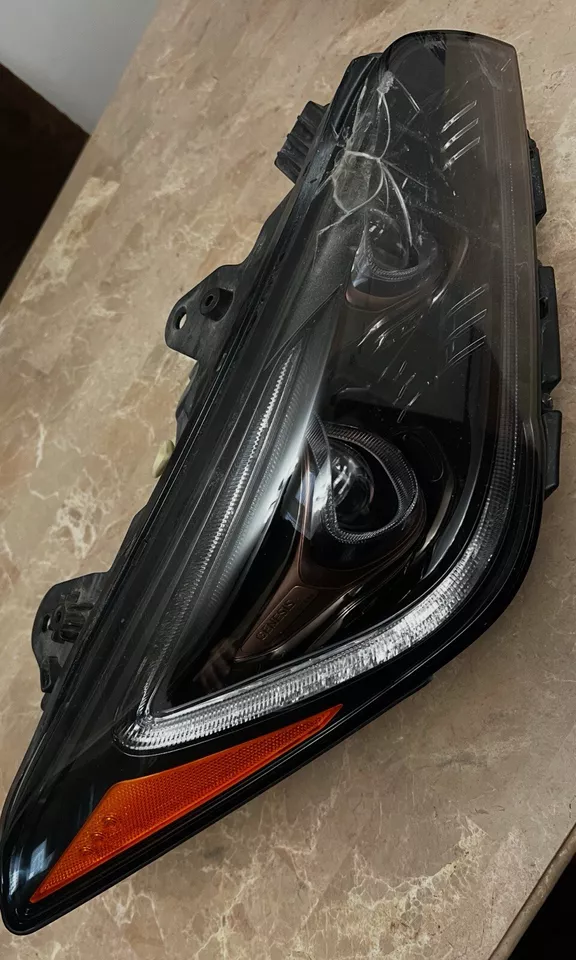 2018-2020 genesis g80 head light 3.3t fully functional - Image 4 of 4