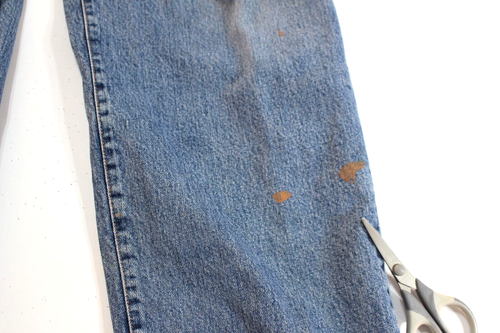 Blue VTG Lucky Brand jeans with 34x30 medium wash, featuring brown paint splatter on the left leg.