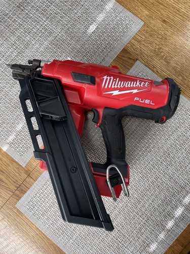 Milwaukee M18 FUEL 30 Degree Framing Nailer (2745-20) - Tool Only