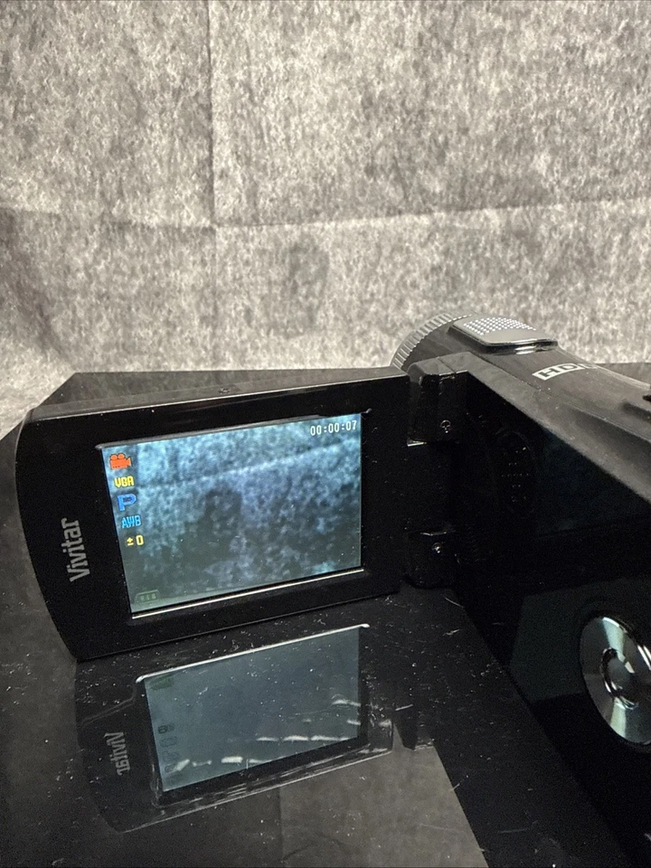 Vivitar DVR 810HD Flash Media Camcorder - Image 3 of 4