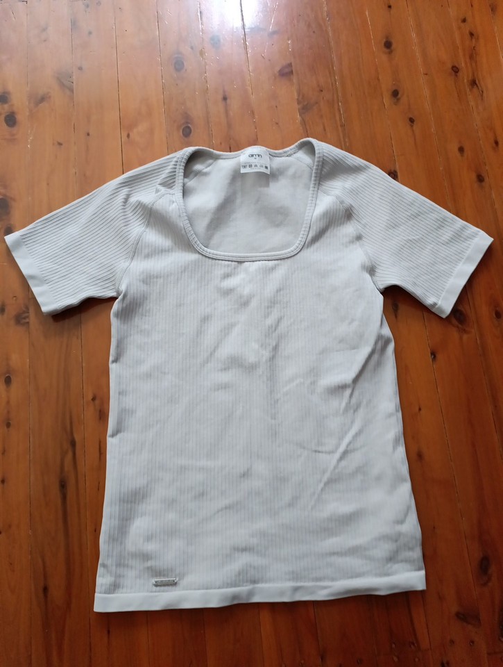 AIMN Top Medium Grey Short Sleeve Ribbed  Gym Workout Yoga VGC Polyamide Elastan
