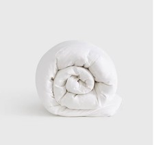 NWOT Quince King Cal King Down Alternative Comforter Lightweight