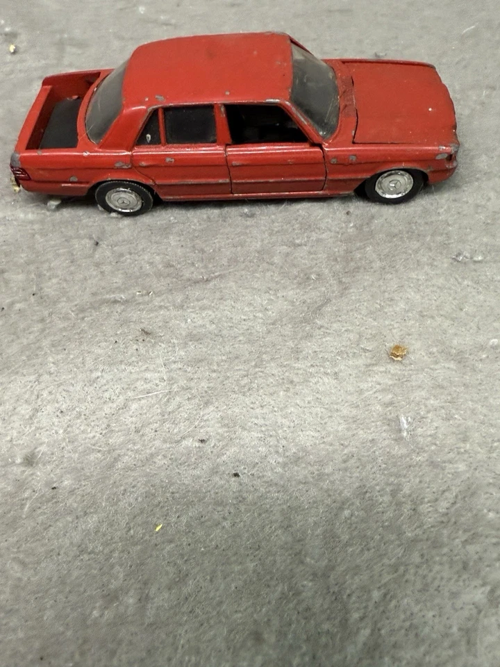 VINTAGE MERCEDES 350 SE, Schuco, modelo 301612, rojo 1:43 alemania Foto 4 de 4