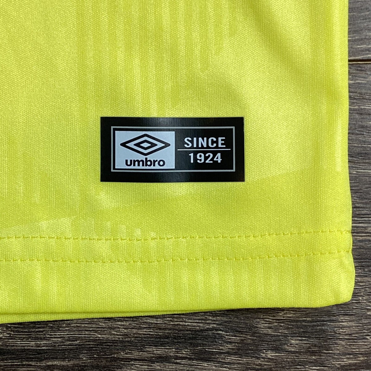 UMBRO　アンブロ　PSVアイントホーフェン　トレーニングシャツ　XL　黄色 umbro 長袖 Tシャツ メンズ アンブロ エアリーライク