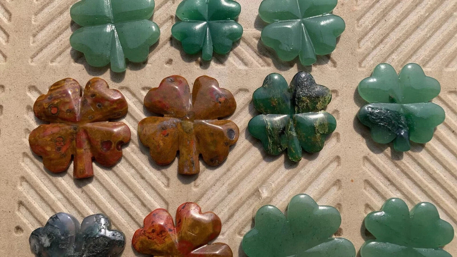 11Pcs 1.6''~2.2'' Natural types Four Leaf Clover Carved Decor gift