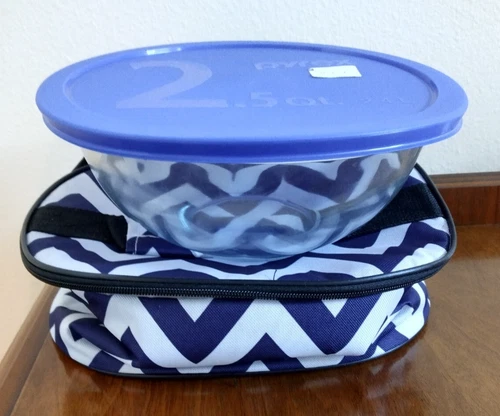 Pyrex Glass Bowl with Lid & Tote 2.5 QT-Unused