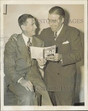 1944 Press Photo Green Bay Packers assistant coach George Trafton, Elmer Leydon