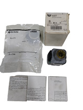 *New in Box* Allen Bradley 800T-16HX2KB6AX Illuminated Selector Switch