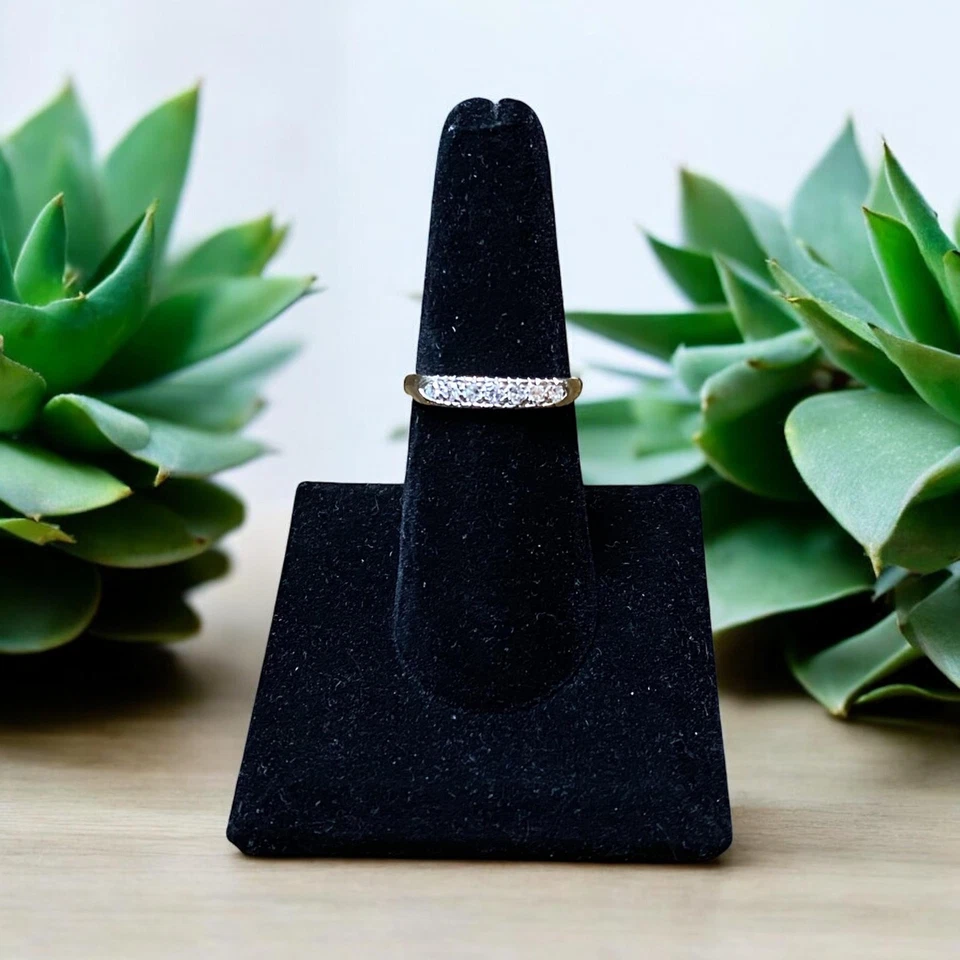 Alianza de boda Art Deco de oro blanco de 14k redonda de diamantes de corte único Foto 2 de 4