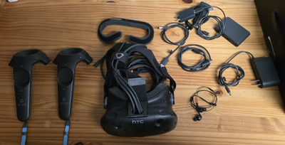 HTC VIVE VR Headset + controllers + link box - Black (99HALN062-00)