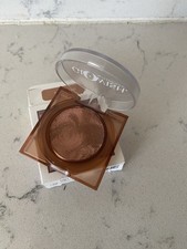 Huda Beauty GlOwish Soft Radiance Bronzing Powder - 04 Deep Tan